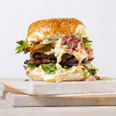 Smash burger with pickles