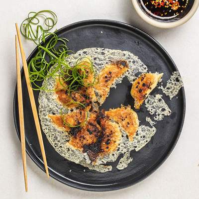 Crispy prawn potstickers with spicy dipping sauce