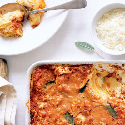 Baked pasta pockets with tomato, cream and sage