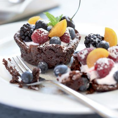 Chocolate cake with goat’s-milk yoghurt and berries | Woolworths TASTE