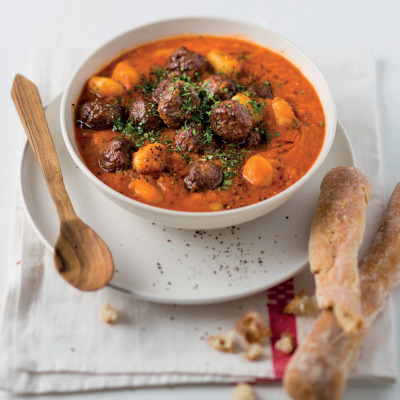 Tomato soup with meatballs and gnocchi