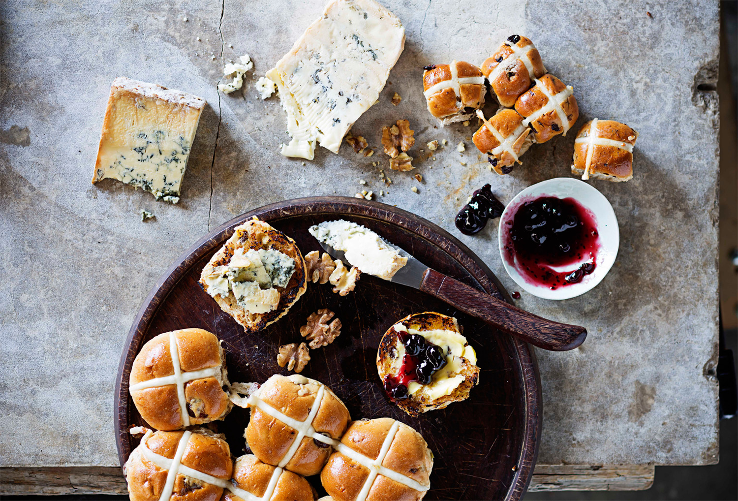 Hot cross buns with cheese and preserves