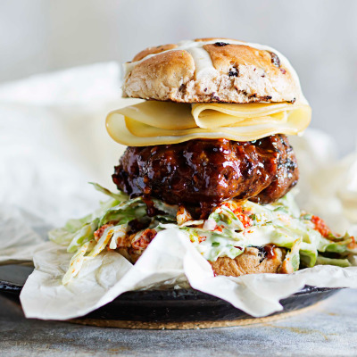 Hot cross beef burgers with spicy slaw
