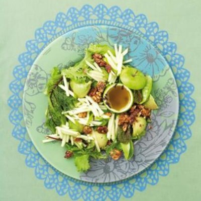 Apple, walnut and baby-leaf salad
