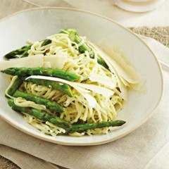 Asparagus and fresh tagliolini with watercress sauce