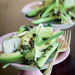 Avocado, cucumber and fennel bulb salad with poppy-seed dressing