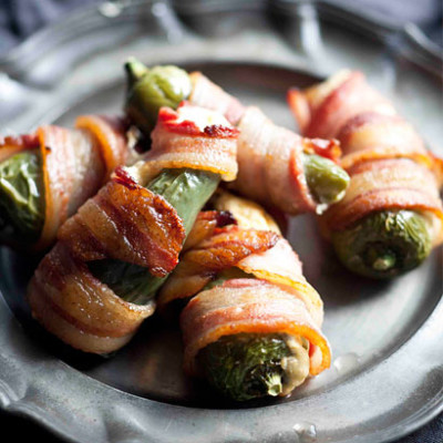 Bacon-wrapped chilli poppers with blue cheese sauce