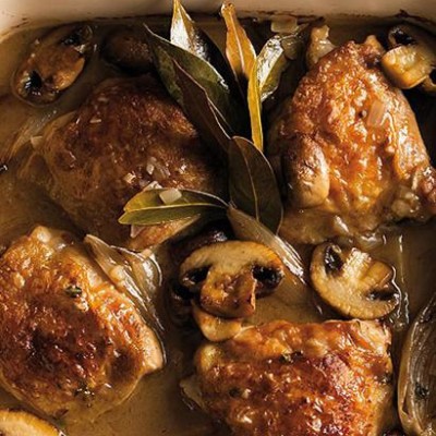 Baked chicken with mushroom and white wine