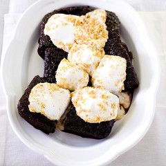 Baked chocolate pudding with coconut marshmallows