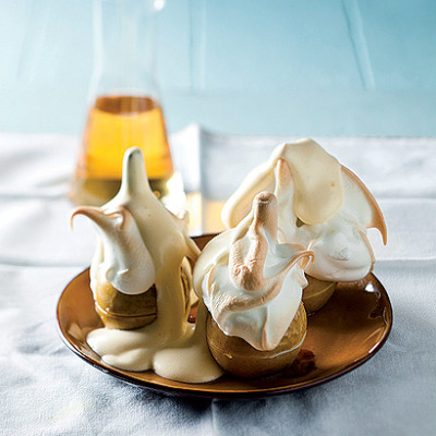 Baked meringue apples with fluffy sabayon