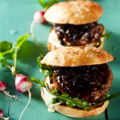 Barbecue pork burgers with caramelised onions