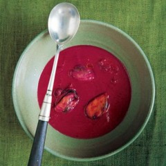 Beetroot soup with smoked mussels