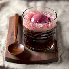 Berry cola floats