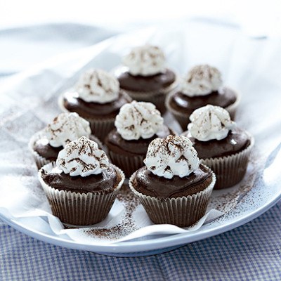 Bitter chocolate-meringue cupcakes