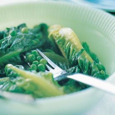 Braised baby gem lettuces with green peas