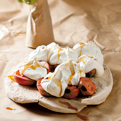 Chilli and spice-stewed guavas and meringue