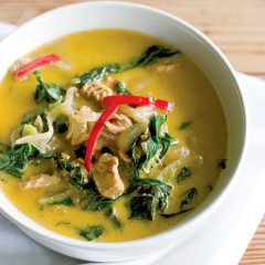 Coconut chicken and spinach curry