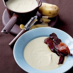 Creamed potato soup with sticky maple bacon