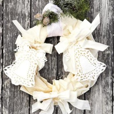 Festive phyllo wreath