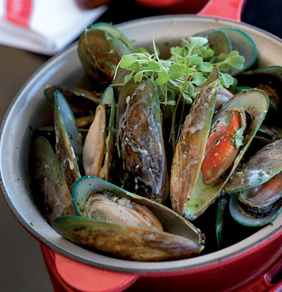 Fragrant garlic mussels | Woolworths TASTE