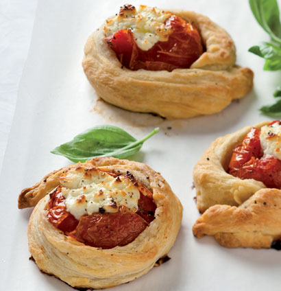 Freefold tomato-and-goats cheese tarts | Woolworths TASTE