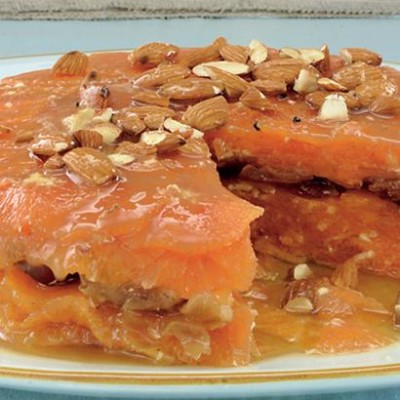 Fresh orange and date cake with raw almonds and Moroccan dressing