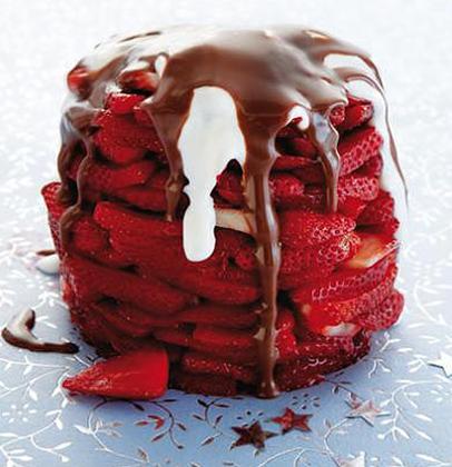 fresh-strawberry-turkish-delight-with-melting-chocolate-and-yoghurt-444