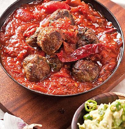 Frikkadels in spicy paprika tomato sauce recipe | WW TASTE