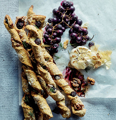 Grape, walnut & rosemary breadsticks recipe | WW TASTE