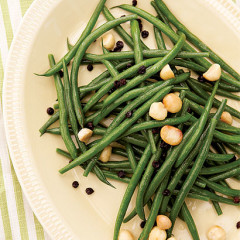 Green beans with macadamia nuts