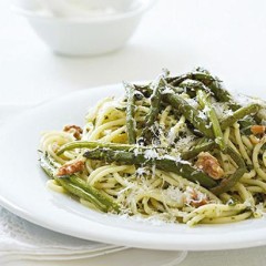 Green vegetable pasta with herb pesto