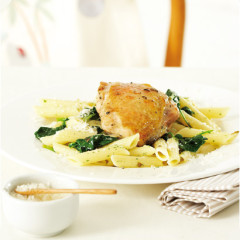 Grilled chicken thighs with spinach pasta