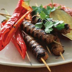 Grilled lamb sausage and sweet pepper with hot pepper sauce