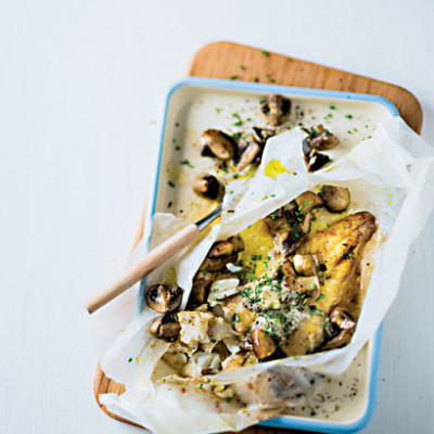 Hake and mushrooms baked in paper