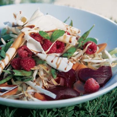 Heart salad with white chocolate