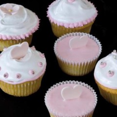 Heavenly meringue-frosted vanilla cupcakes
