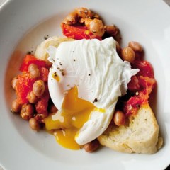 Home-made baked beans with egg