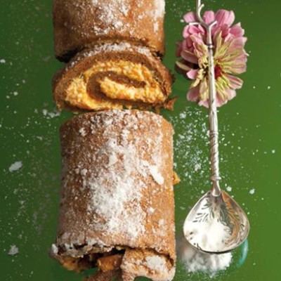 Low-fat carrot roll with sweet cardamom and yoghurt