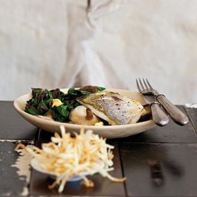 Oven-roasted fish with lime-butter, spinach, shiitake mushrooms and shoestring potatoes