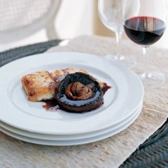 Pan-fried cob with rosemary, red wine and black-mushroom sauce