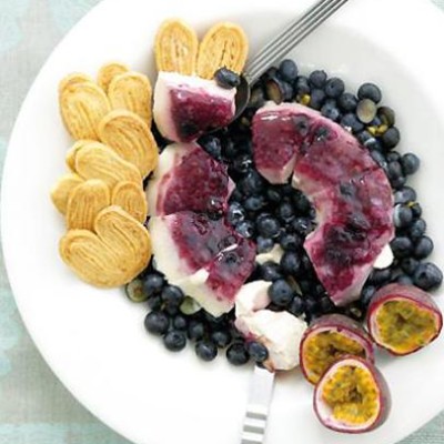 Panna cotta with fresh blueberries