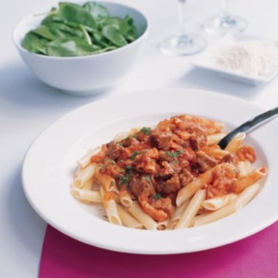 Pasta with stir-fried lamb and tomato