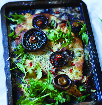 Pizza With Brown Mushrooms, Anchovies, Blue Cheese And Rocket ...