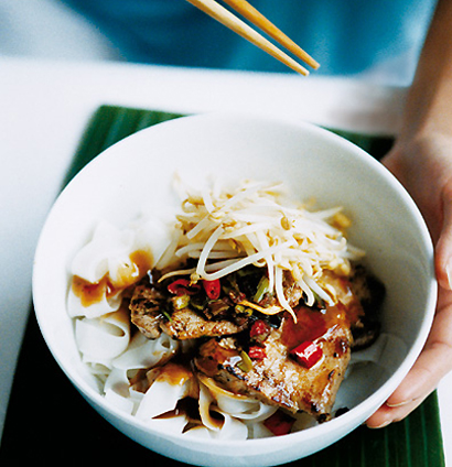 Pork noodles & crispy garlic recipe | Woolworths TASTE