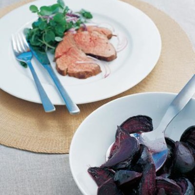 Rare-beef-and-beetroot roast with pomegranate sauce
