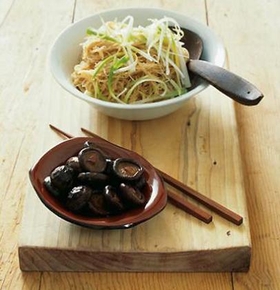 Rice Noodles & Chicken Wings Recipe | Woolworths TASTE