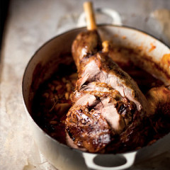 Roast leg of lamb with tomato and beans