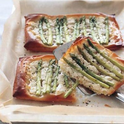 Roasted asparagus and Chevin tarts