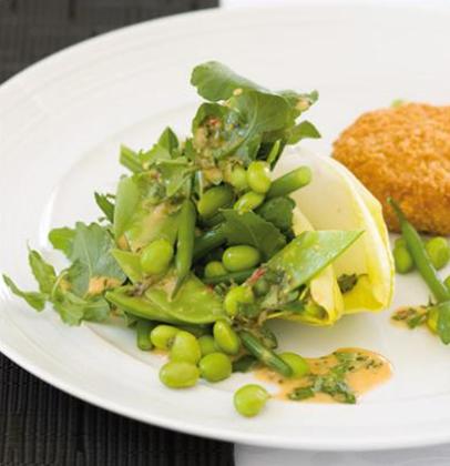 Salmon fish cakes & summer-greens salad recipe | WW TASTE