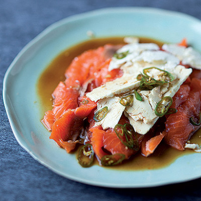 Salmon with a soya-jalepeno dressing